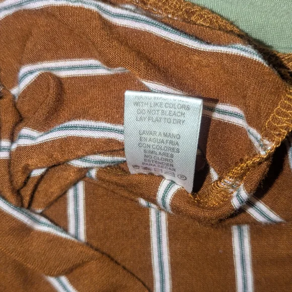 2For1 Heart Hips Brown Striped and Green Bodysuits - Picture 7 of 7